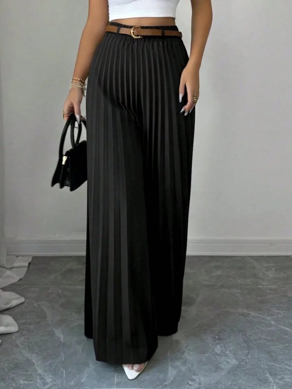 Black Elegant Women's Minimalist Pleated Casual Pants - Picture 3 of 7